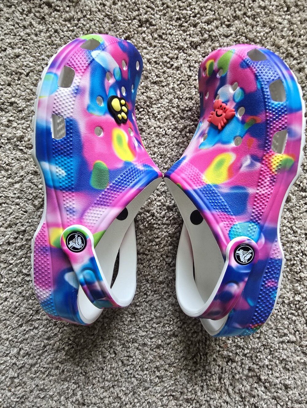 CROCS Tie-Dye Clog in Pink, Blue & Green - Picture 2 of 6